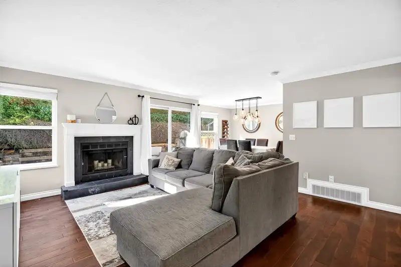 205 1180 FALCON DRIVE - photo 4 of 28