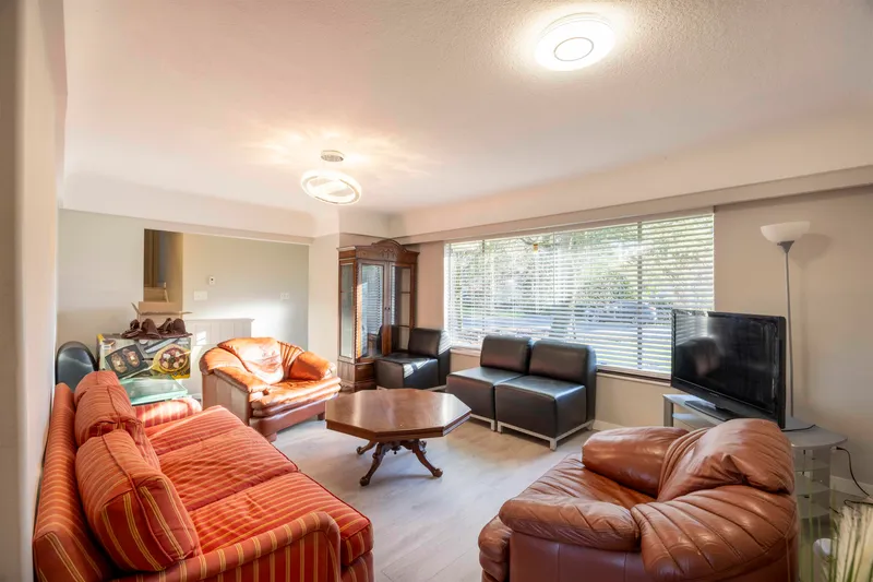 10291 CAITHCART ROAD - photo 4 of 25