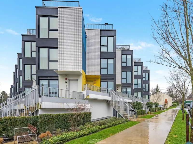 3130 SOPHIA STREET - photo 1 of 25