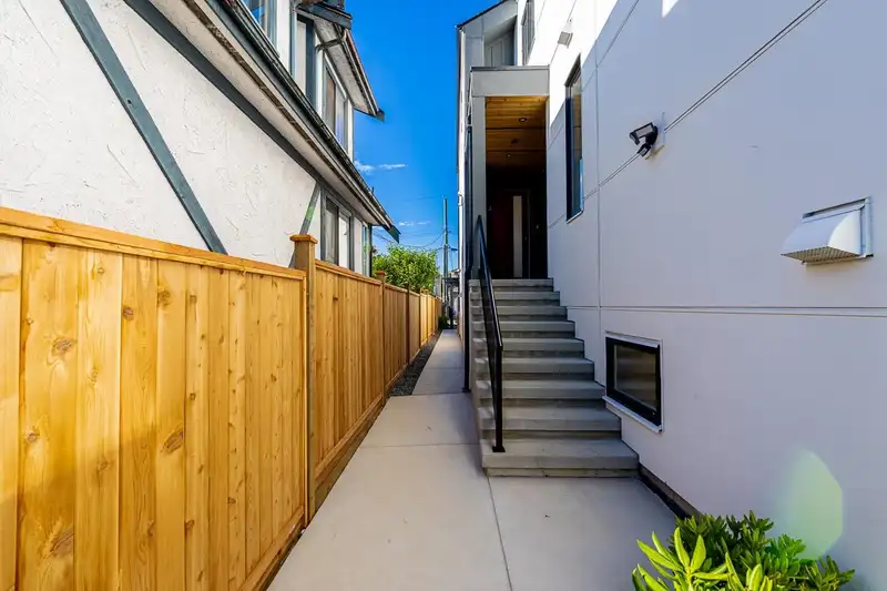 3 1845 E 51ST AVENUE - photo 4 of 39