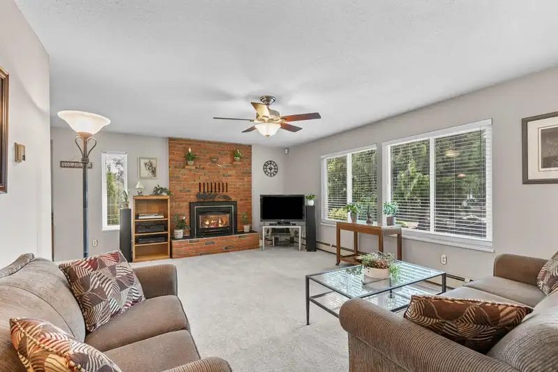 19949 51 AVENUE - photo 4 of 40