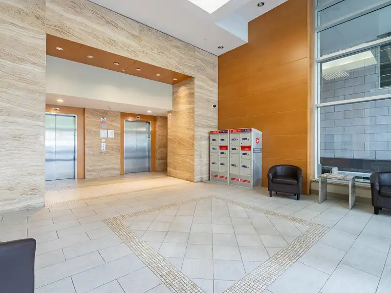 1002 2968 GLEN DRIVE - photo 4 of 16