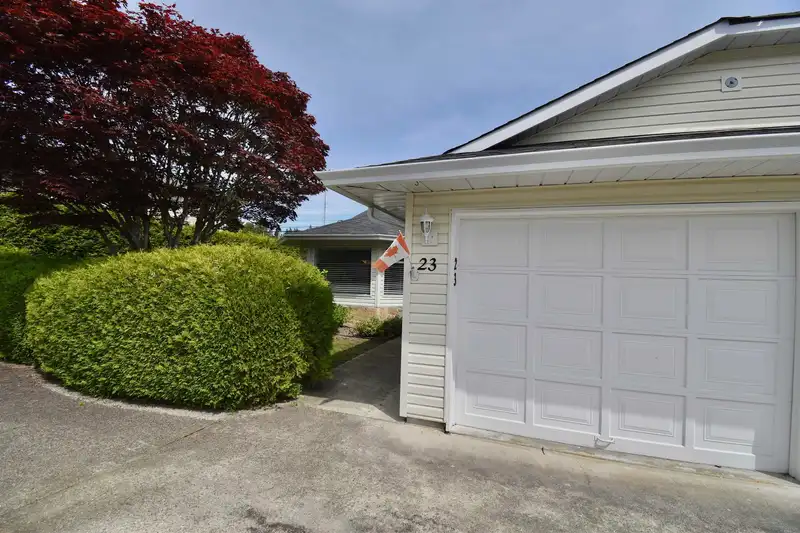 23 767 NORTH ROAD - photo 2 of 27
