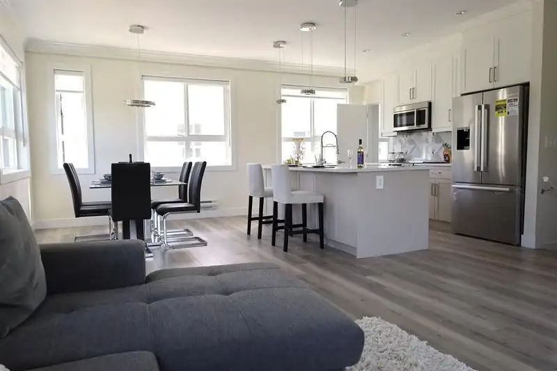 3 8181 135A STREET - photo 1 of 9