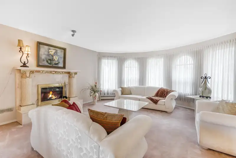 5655 LAUREL STREET - photo 4 of 40
