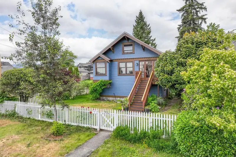 534 E 7TH STREET - photo 1 of 40