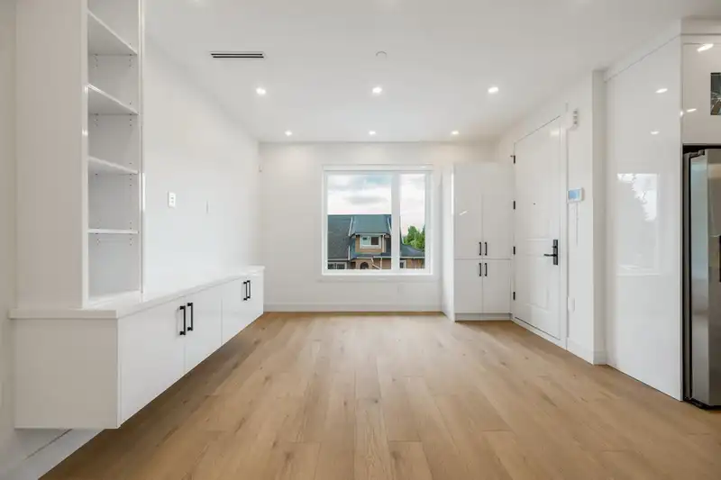 4705 KILLARNEY STREET - photo 3 of 15