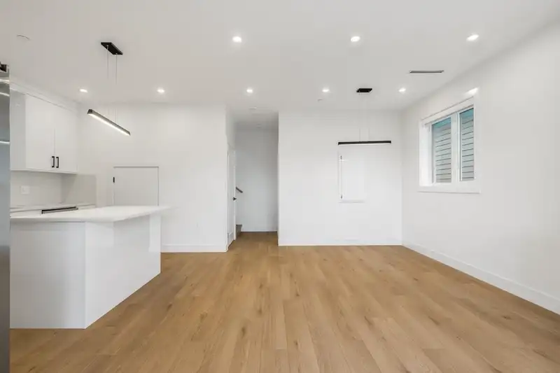 4705 KILLARNEY STREET - photo 4 of 15