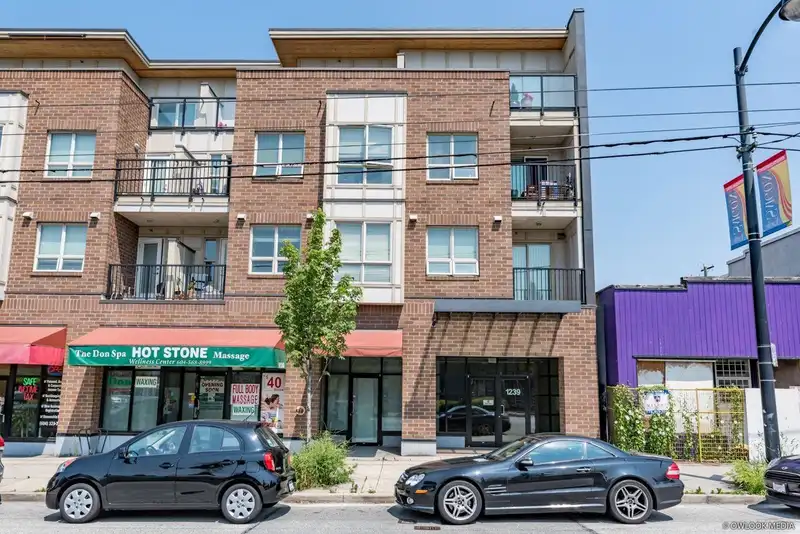 305 1239 KINGSWAY - photo 1 of 17