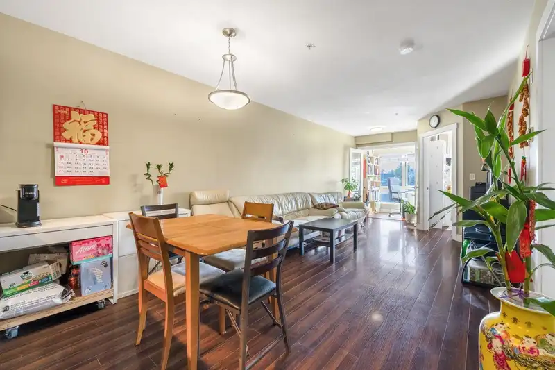 305 1239 KINGSWAY - photo 3 of 17