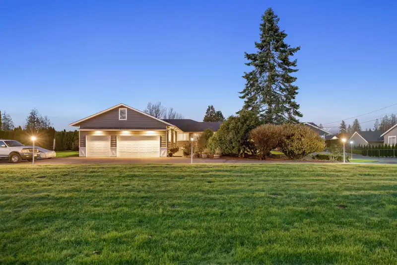 21871 100 AVENUE - photo 1 of 38