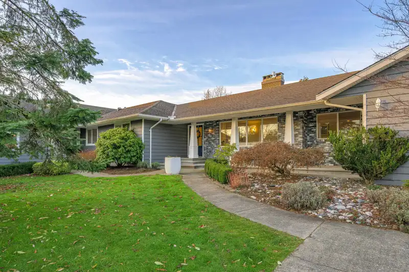 21871 100 AVENUE - photo 2 of 38