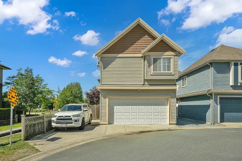 18832 68TH AVENUE - photo 4 of 40