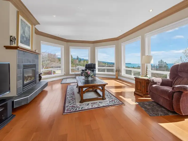 6249 BAILLIE ROAD - photo 3 of 33