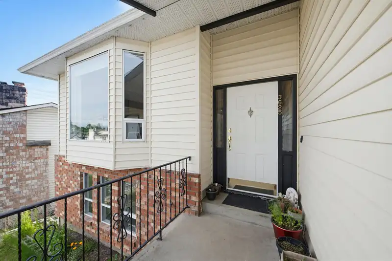 3625 NOOTKA STREET - photo 4 of 40