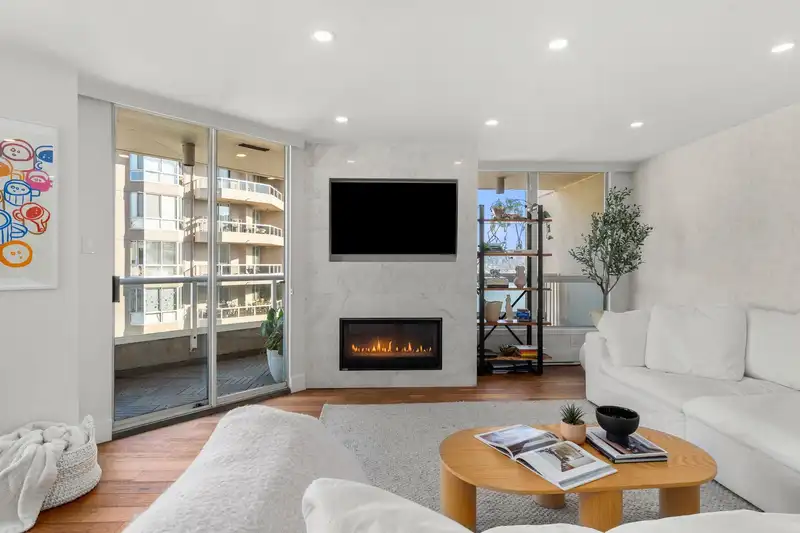 1704 1245 QUAYSIDE DRIVE - photo 4 of 36