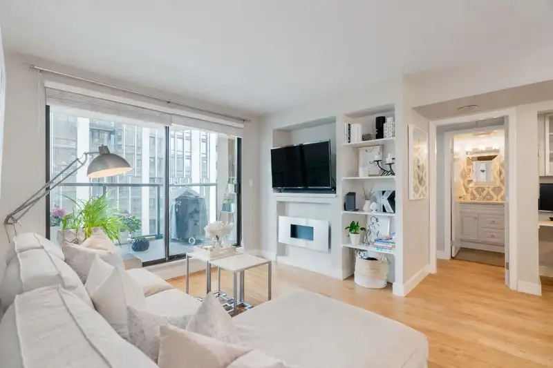 505 488 HELMCKEN STREET - photo 1 of 32