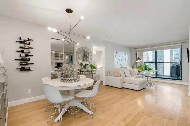 505 488 HELMCKEN STREET - photo 2 of 32