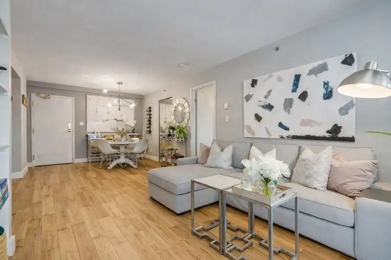 505 488 HELMCKEN STREET - photo 3 of 32