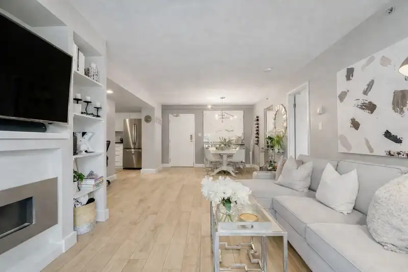 505 488 HELMCKEN STREET - photo 4 of 32