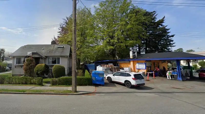 916 EIGHTH STREET - photo 2 of 5