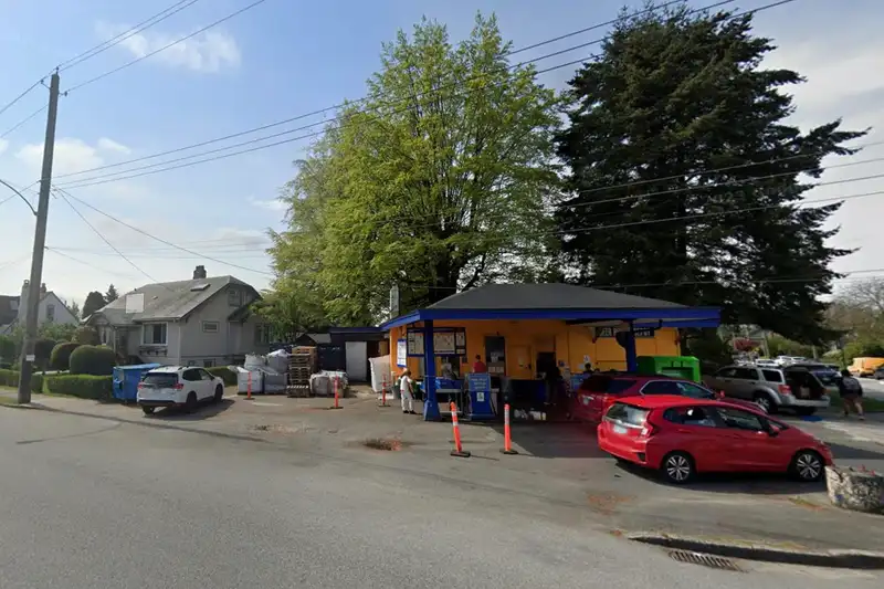 916 EIGHTH STREET - photo 3 of 5