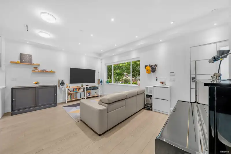 3342 E 24TH AVENUE - photo 3 of 37
