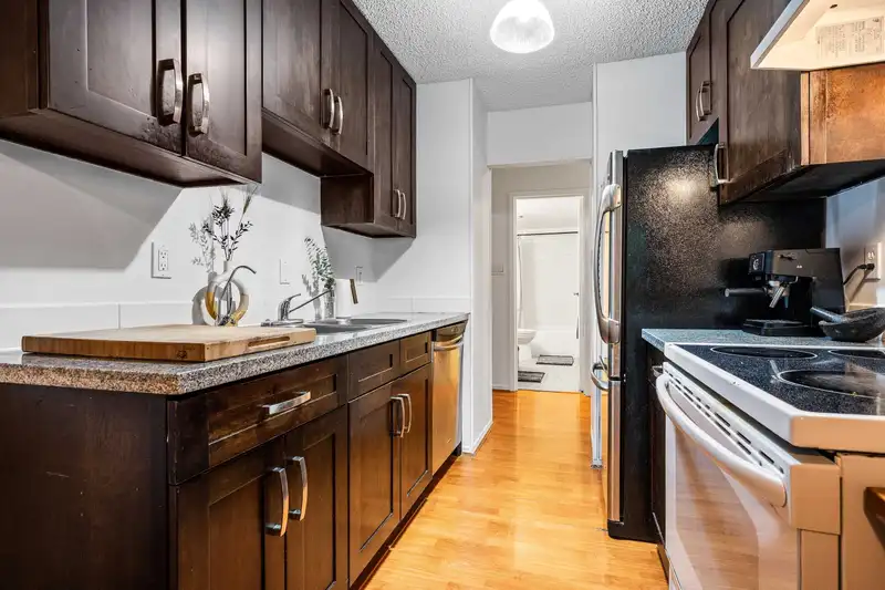 402 5340 HASTINGS STREET - photo 4 of 40