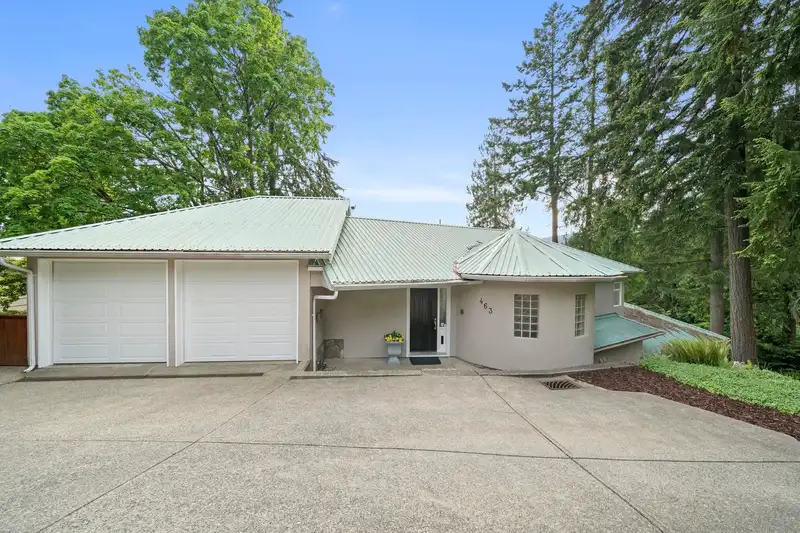 463 VENTURA CRESCENT - photo 2 of 40