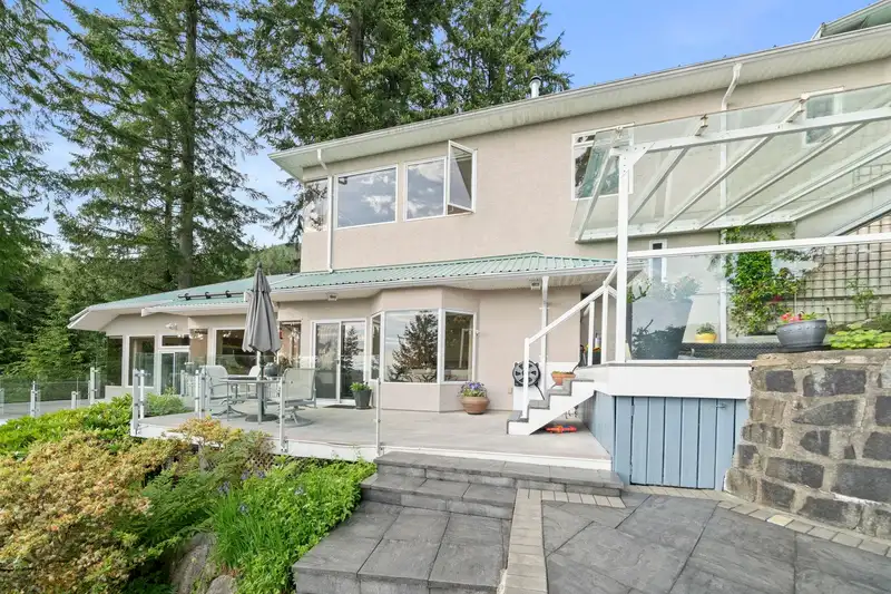 463 VENTURA CRESCENT - photo 4 of 40