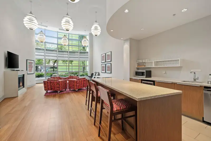 404 181 W 1ST AVENUE - photo 3 of 37
