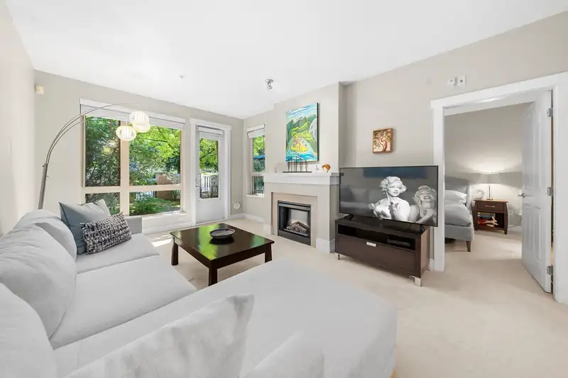 101 2601 WHITELEY COURT - photo 2 of 16