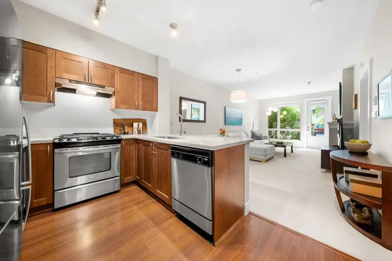 101 2601 WHITELEY COURT - photo 4 of 16