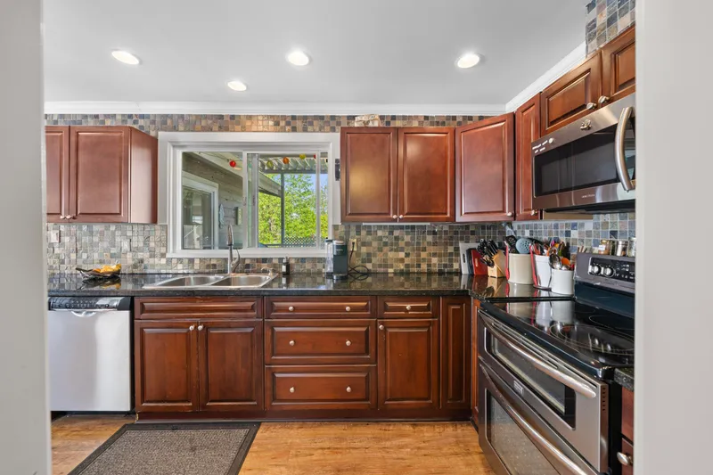 5405 CHAMBERLAYNE AVENUE - photo 4 of 25