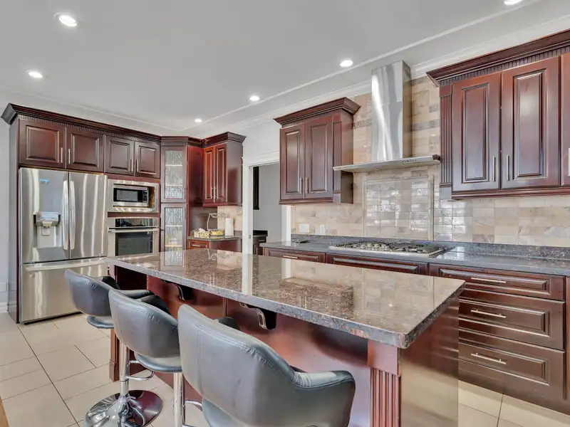 1809 MAMQUAM ROAD - photo 4 of 34