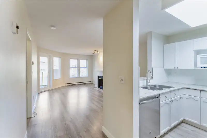 214 98 LAVAL STREET - photo 3 of 20