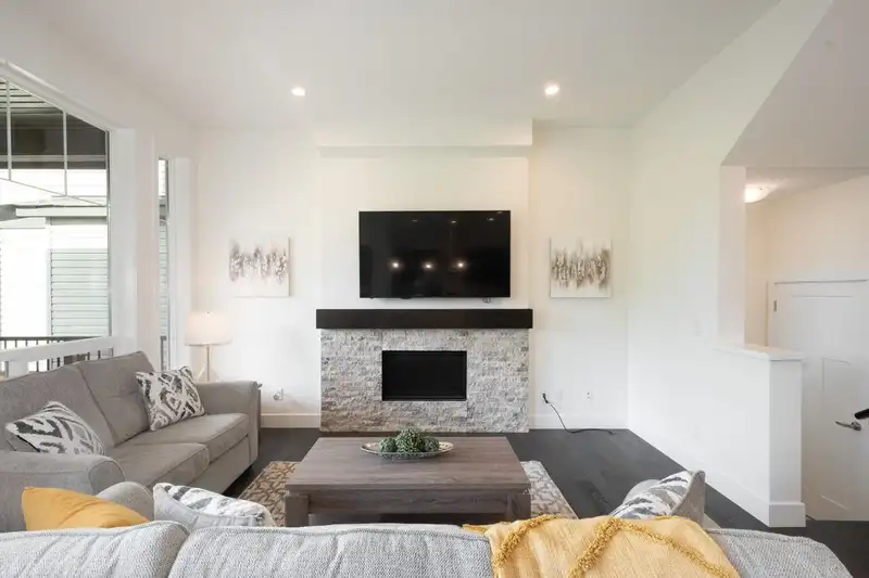 20461 83A AVENUE - photo 2 of 31