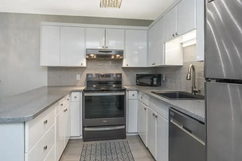 304 33464 GEORGE FERGUSON WAY - photo 3 of 32