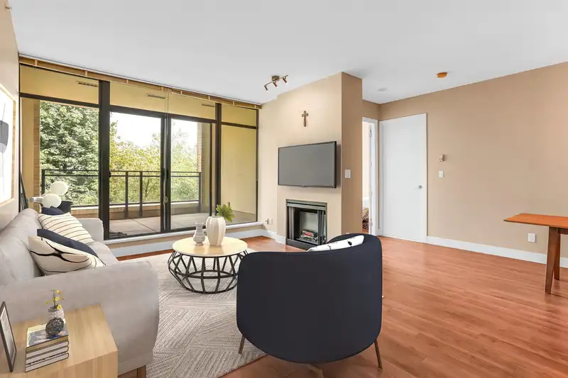 301 9310 UNIVERSITY CRESCENT - photo 2 of 29