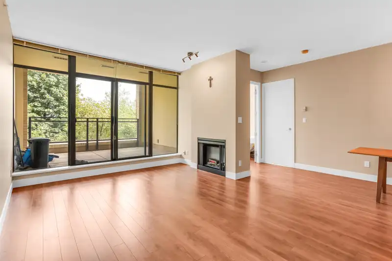301 9310 UNIVERSITY CRESCENT - photo 3 of 29