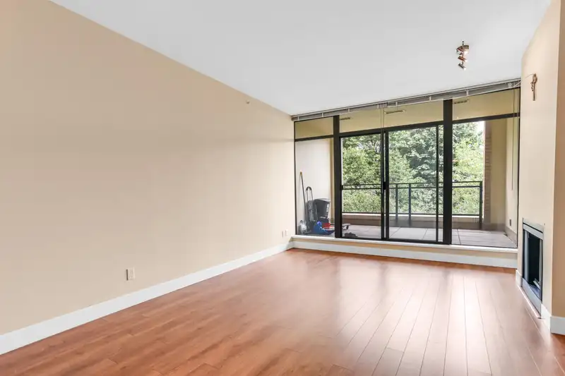 301 9310 UNIVERSITY CRESCENT - photo 4 of 29