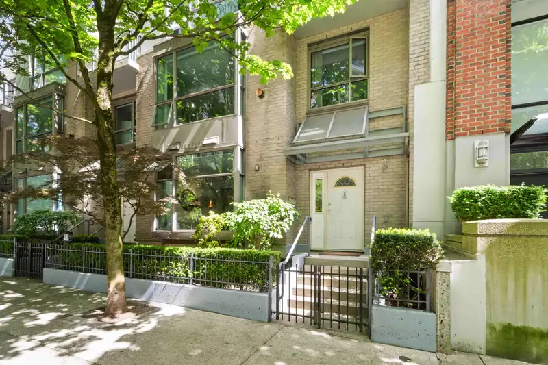 956 RICHARDS STREET - photo 2 of 34