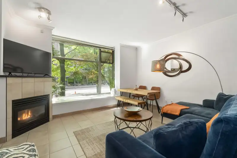 956 RICHARDS STREET - photo 4 of 34
