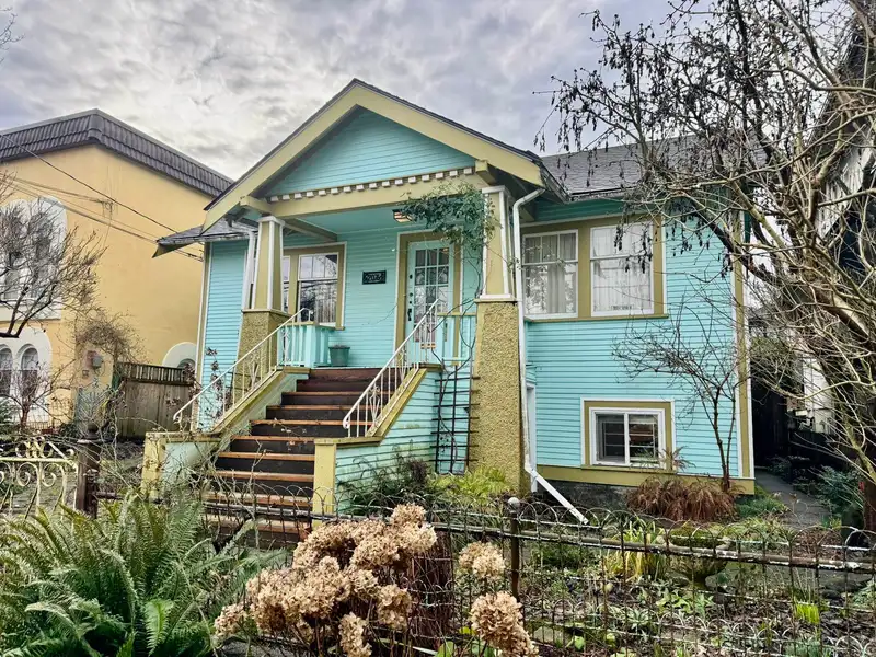 2076 TURNER STREET - photo 1 of 25
