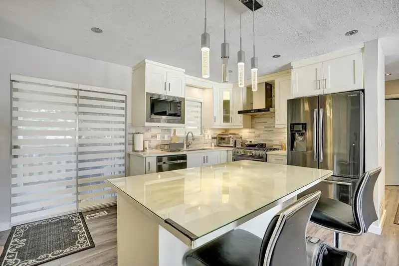 15108 91A AVENUE - photo 3 of 5