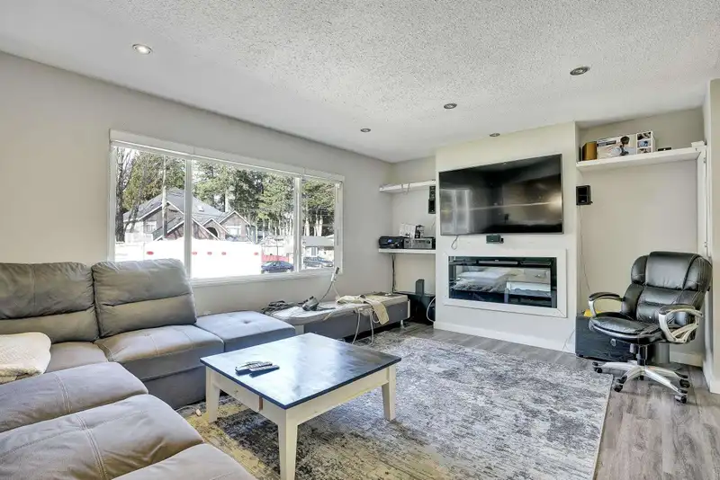 15108 91A AVENUE - photo 4 of 5