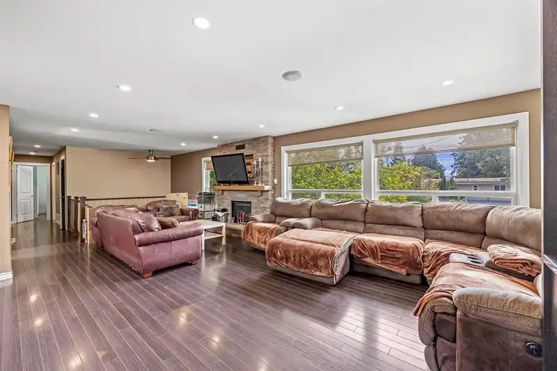 13755 BLACKBURN AVENUE - photo 4 of 18