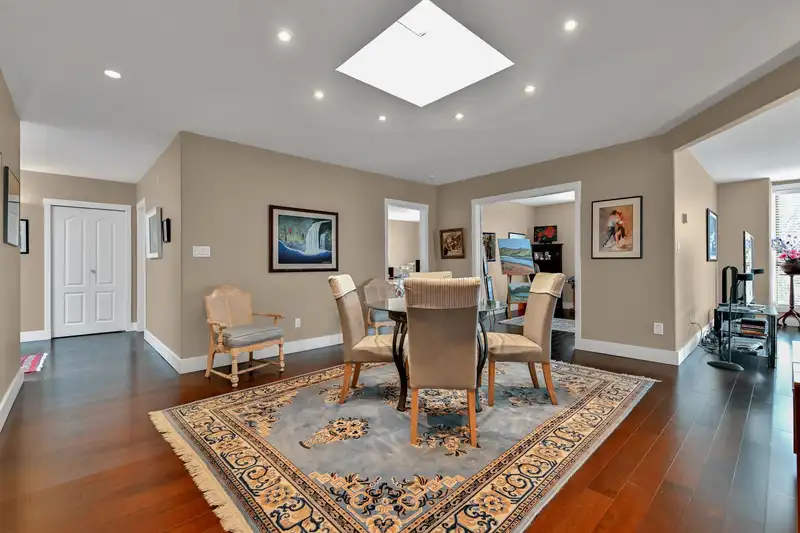 303 1221 JOHNSTON ROAD - photo 3 of 39