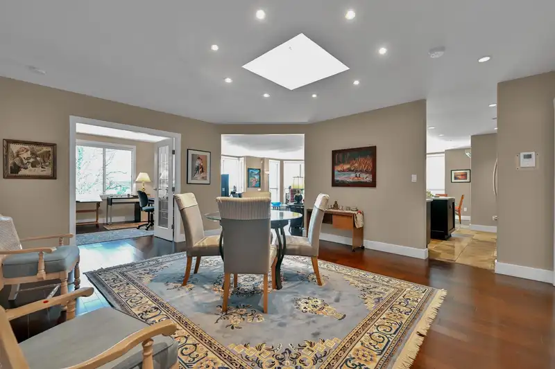 303 1221 JOHNSTON ROAD - photo 4 of 39