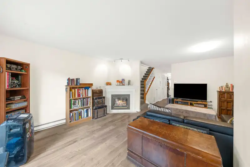 2 910 W 16TH STREET - photo 1 of 25